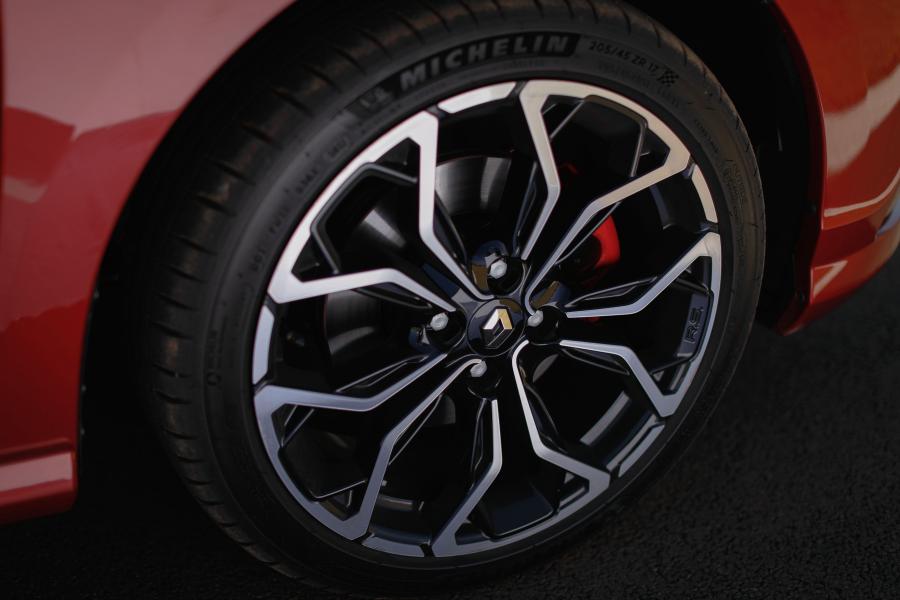 Колеса Renault Sandero R.S. 2019 года  (фото 16 из 49)